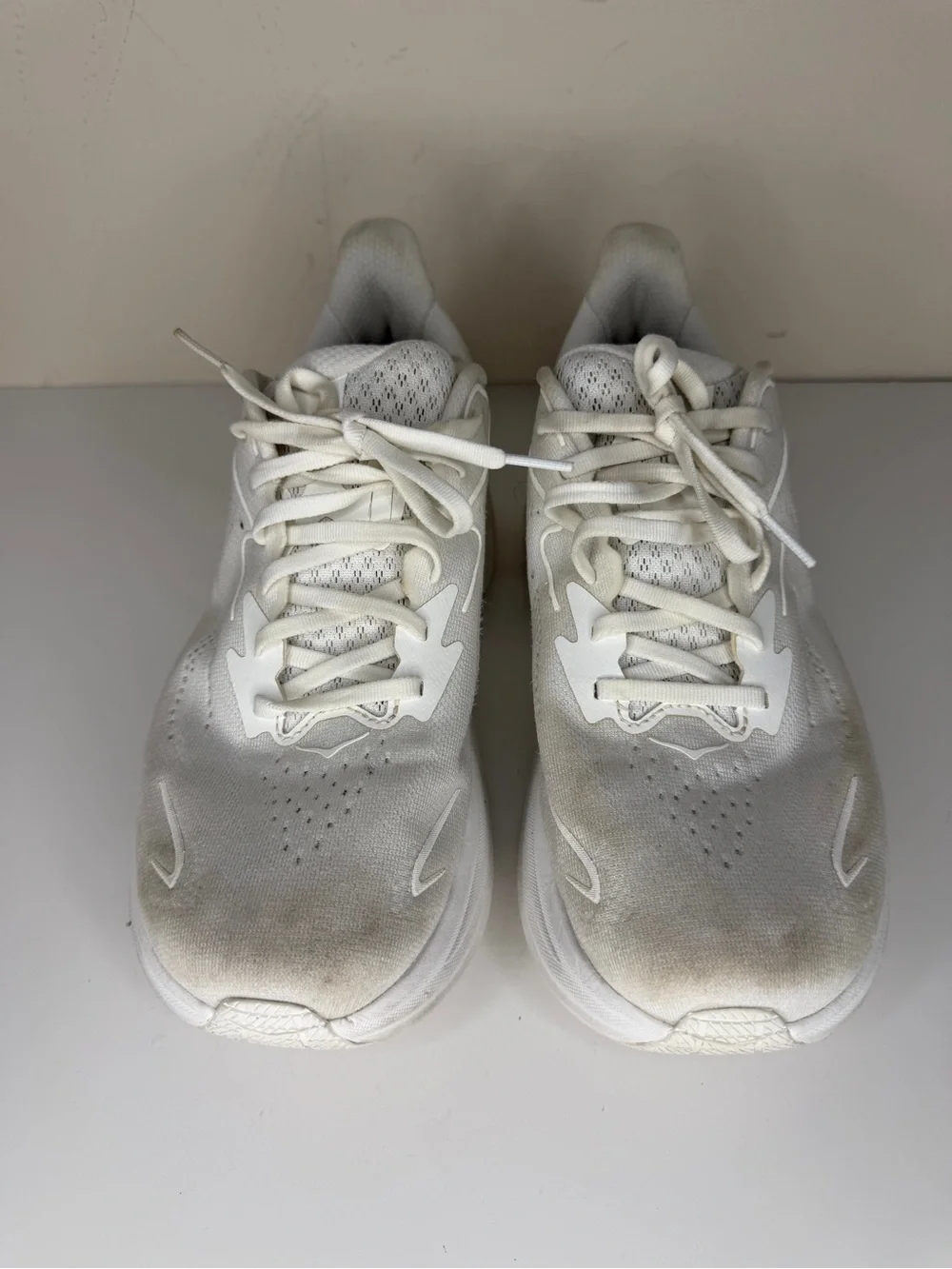 Hoka One One Clifton 10 Men Size 9.5 2E Triple White Sneakers Shoes 1162030 WWH